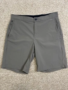 Vuori Shorts Herren Medium Grün Athleisure Freizeit Performance Leicht - Bild 1 von 9