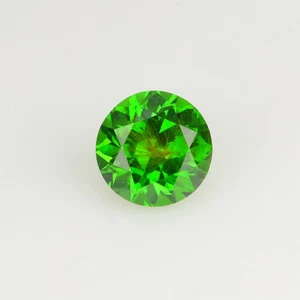 0.22 ct, Faceted Russian demantoid garnet high with horsetail inclusion - Picture 1 of 3