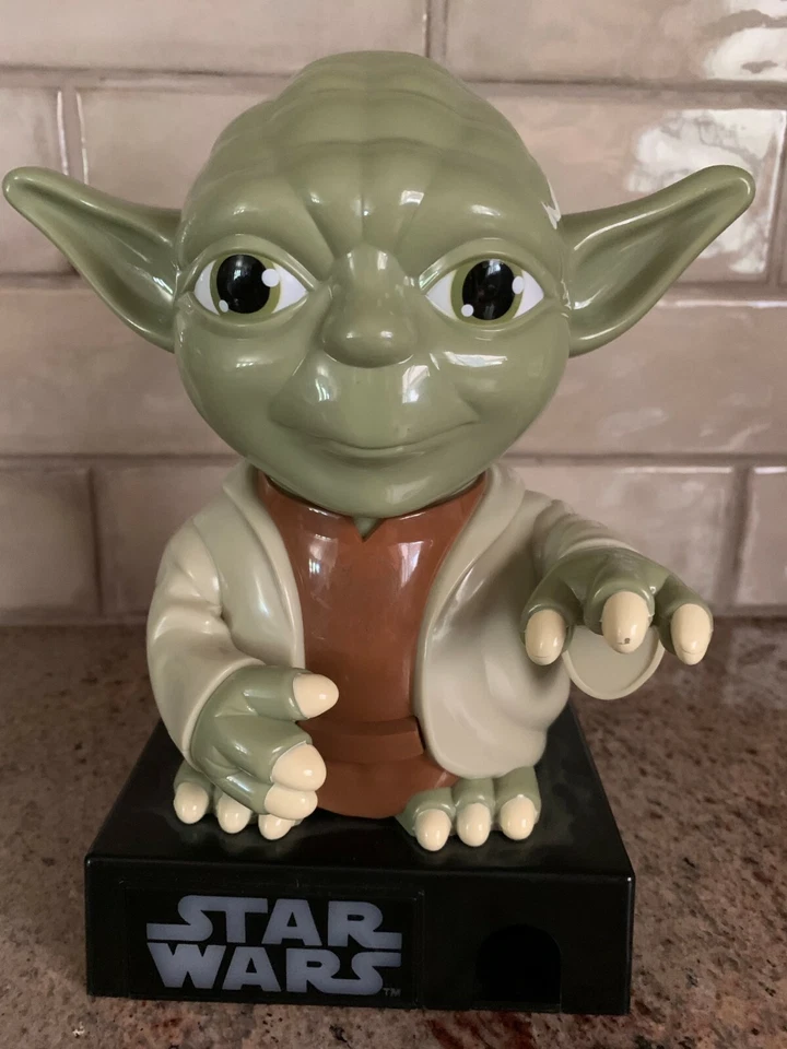 Star Wars Bubble Gum Machine - Yoda W/Lights and Sound - Image 1 of 1