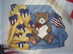 Oso de peluche patriótico rojo blanco azul corazones fuera de existencia punto de cruz patrón (Y) - Imagen 1 de 1