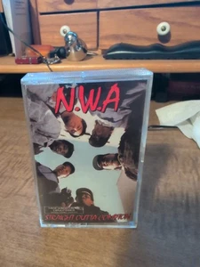 Straight Outta Compton by N.W.A. (Cassette, 1990) - Foto 1 di 4