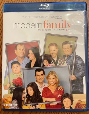 ABC's "MODERN FAMILY" TV Show ~ Season 1 ~ BLU-RAY 3 Disc Set with Xtra Features - Image 1 of 4