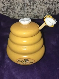 Honey Miel Ceramic Beehive Shaped Jar Pot w/ Lid & Wood Bumble Bee Dipper 3 1/4” - Picture 1 of 4
