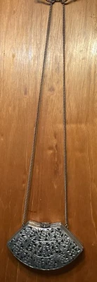 Bolso de hombro vintage de metal duro plateado Foto 1 de 4