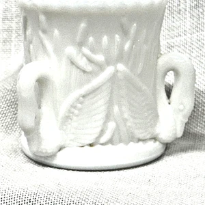 VTG Milk Glass Westmoreland Toothpick/Cigrette Holder Three Swans in Cat Tails - Picture 1 of 4