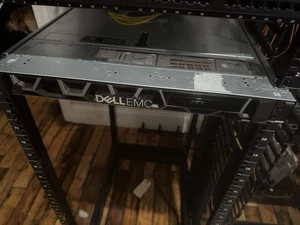 Dell R640 96GB ram | 3.84TB SAS SSD 12Gbps | Rails | Intel Silver | iDrac 9 Ent - Picture 1 of 2