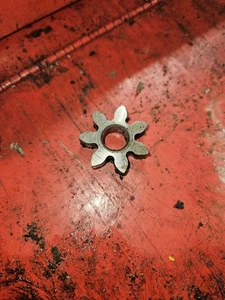 Cub Cadet Narrow Frame Hydro Lift Pump Gear 70 100 122 124 126 102 71 72 73 - Picture 1 of 2