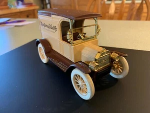 Ertl Ford 1917 Montgomery Ward Model T Delivery Van 1/25 Locking Bank w/ Key - Picture 1 of 4