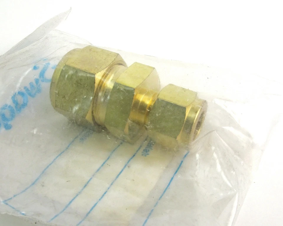 Adaptador conector unión montaje tubo latón Swagelok B-1010-6-6 5/8" tubo OD Foto 1 de 2