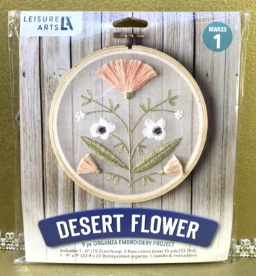 Kit de bordado de organza estampado artes de lazer “flor do deserto” Lori Wenger com aro - Imagem 1 de 4