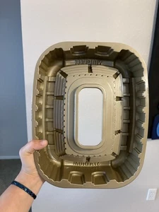 Williams Sonoma Nordic Ware Antihaft Fußballstadion Bündel Kuchenform - Bild 1 von 4