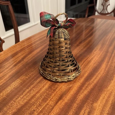 Vintage 1989 Avon Golden Wicker Holiday Bell, visco, ótimo para uma coroa de flores! 7”H - Imagem 1 de 4