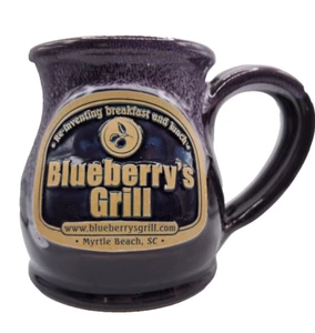 Taza de café esmaltada Deneen Pottery Blueberry’s Grill Myrtle Beach SC púrpura por goteo - Imagen 1 de 7