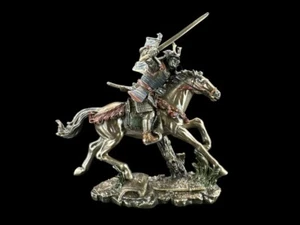 Samurai japonés a caballo con armadura con Katana Veronese WU78195A4 - Imagen 1 de 10