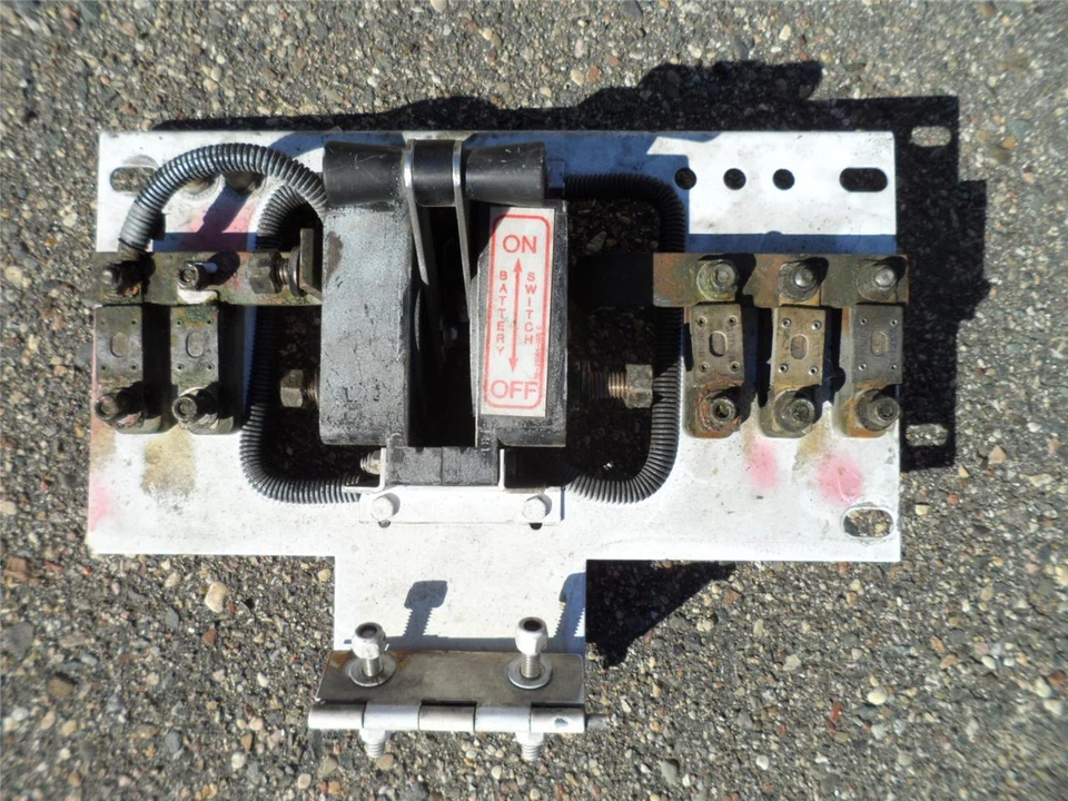 INTERRUPTOR DE APAGADO DE BATERÍA DE DESCONEXIÓN DE ALIMENTACIÓN DE AUTOBÚS DE TRÁNSITO DE CIUDAD GILLIG Foto 1 de 1