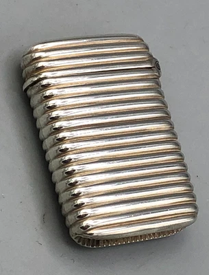 Antiguo estuche Vesta Match con bisagras de plata de ley de 1,5" x 1 7/8" Foto 1 de 4