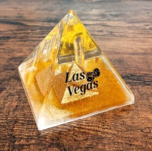 Vintage LAS VEGAS Pyramid Gold Snow Globe Paperweight Pencil Holder - Picture 1 of 4