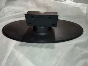 Insignia NS-L32Q09-10A TV Stand Base , SCREWS NOT INCLUDED - Picture 1 of 4