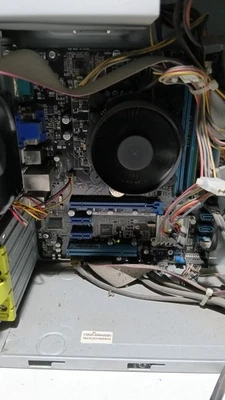 SCHEDA MADRE ASUS MB6820 COMPLETA DI CPU G2030 + 4 GB RAM + COOLER - FUNZIONANTE - Immagine 1 di 2