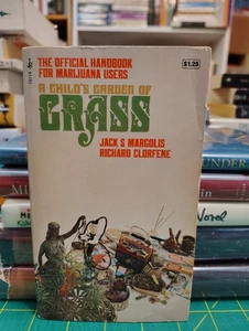 A Child's Garden of Grass  Pocket Books Paperback 1971 7th Printing Unread - Picture 1 of 7