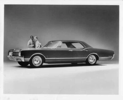 1965 Oldsmobile Dynamic 88 Holiday Sedan Press Photo and Release 0093 - Image 1 of 2