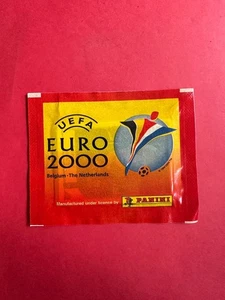 SEALED PACK BUSTINA SIGILLATA FIGURINE STICKERS CALCIATORI PANINI EURO 2000 - Foto 1 di 2
