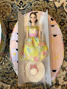 Barbie Signature 12 Days of Spring Modepuppe - Bild 1 von 10