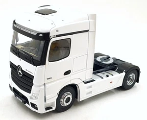 Solido 1/24 Scale Diecast S2400203- 2019 Mercedes-Benz Actros L - White - Picture 1 of 6