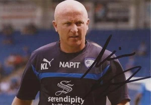 CHESTERFIELD: FOTO DE ACCIÓN FIRMADA POR KEVIN LYNCH 6x4 + certificado de autenticidad - Imagen 1 de 1