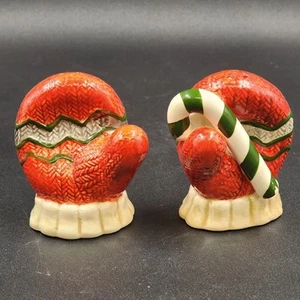 2er Set Weihnachten Salz und Pfefferstreuer Rot Fäustlinge Keramik 3,75" - Bild 1 von 10