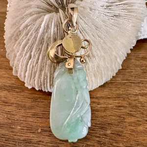 Vintage 14K Yellow Gold Carved Jade Pendant - Picture 1 of 7