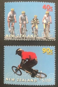 New Zealand 2001 Health "Cycling" 2 x MNH Stamps - Picture 1 of 1