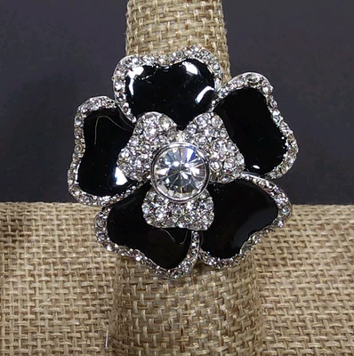 Anillo Flor Esmalte Negro Estrás Brillante Lia Sophia Placa Plata Talla 8.25 Foto 1 de 4