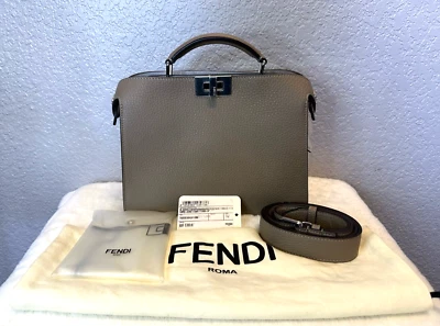 Bolso pequeño de cuero FENDI Peekaboo ISeeU con correa gris paloma venta al por menor $5,000 Foto 1 de 4