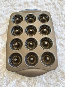 Wilton Pentola per torta mini tubo scanalato antiaderente 12 cavità difetto in acciaio - Foto 1 di 5