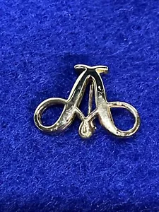 Avon A Gold Award Pin Circa 1970 - Picture 1 of 3
