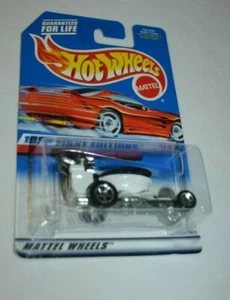 HOT WHEELS 1998 FIRST EDITIONS 13 OF 40 - HOT SEAT WHITE ON A RED CAR CARD! RARE - Picture 1 of 5