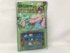 Super Mario Bros. Nintendo Family Computer Nes Keshi Figures & Cards VERY RARE 