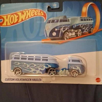 Autobús VW Hot Wheels Track Stars personalizado Volkswagen Hauler fundido a presión llamas azules Foto 1 de 4