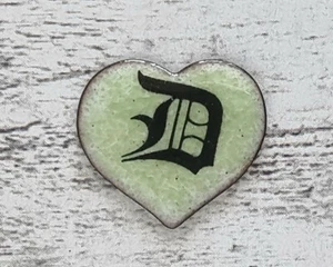 Emaille Herz grün Buchstabe D Vintage 1970er Geschenk alt Name Taufe süß Retro - Picture 1 of 3