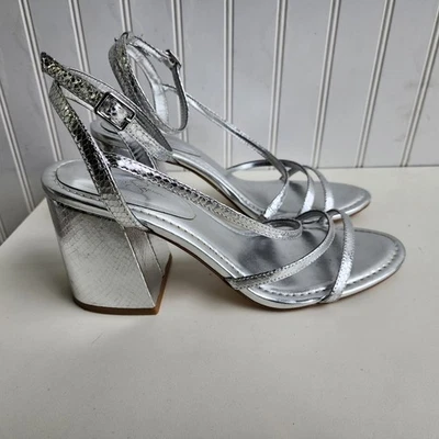 Sandalia de Vestido Jessica Simpson Reyvin Gruesa Tacón Alto Tirantes Plateada Metálica 10 Foto 1 de 4