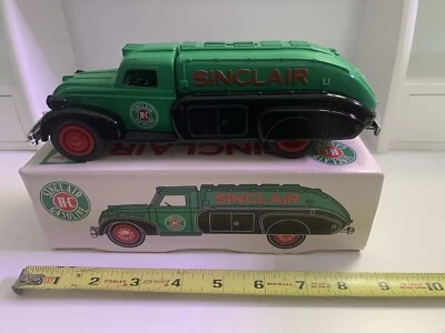 NUEVO en caja Vintage Die-Cast Verde Dodge Flyer Ertl Sinclair 1939 Tanker Bank Foto 1 de 4