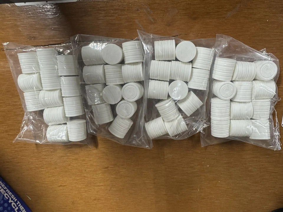 1/64 - (4) 12 packs Round Hay Bales - White wet Hay, Silage Hay 48 Bales - Image 1 of 1