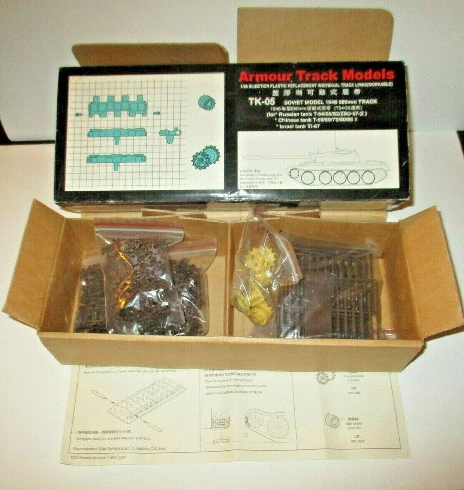 ARMOUR TRACK MODELS 1/35 CINGOLI SOVIET MODEL 580MM 1946 - Immagine 1 di 1