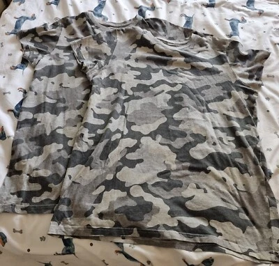 BOY'S 2   T-SHIRTS GREY CAMOUFLAGE  PRIMARK 13-14  YEARS  - Image 1 of 4