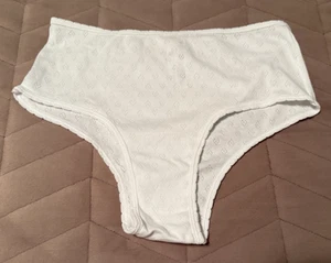 Victoria's Secret ROSA Logo Blanco Algodón Corazón Pointelle Cheeky Panty ~ L ~ Nuevo con Etiquetas - Imagen 1 de 4