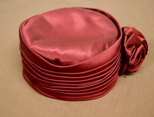 Vintage Lucilla Mendez 1950-60's women's red pillbox hat w/red rose decoration - Picture 1 of 7