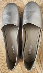Ecco Women's Metallic Bronze Leather Closed Toe Slip on Shoes 10 US 41 EU - Picture 1 of 4