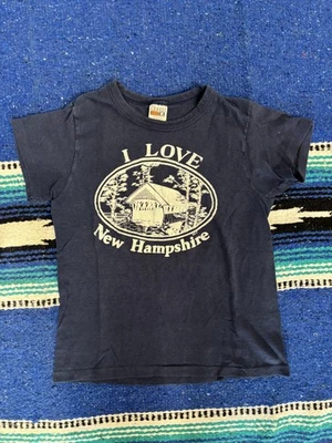 Camisa Hanes Vintage Juvenil Grande Azul Marino I Love New Hampshire Gráfica Camiseta Hecha en EE. UU. Foto 1 de 4