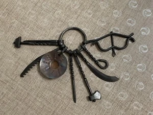 Mongolischer Schamane Exorzismus Schutz Miniatur Werkzeuge Waffen Handarbeit Eisen - Bild 1 von 3
